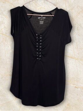 ✨MIX & MATCH: 4 FOR $25✨| AEO Soft & Sexy Black Lace-Up V-Neck Silhouette